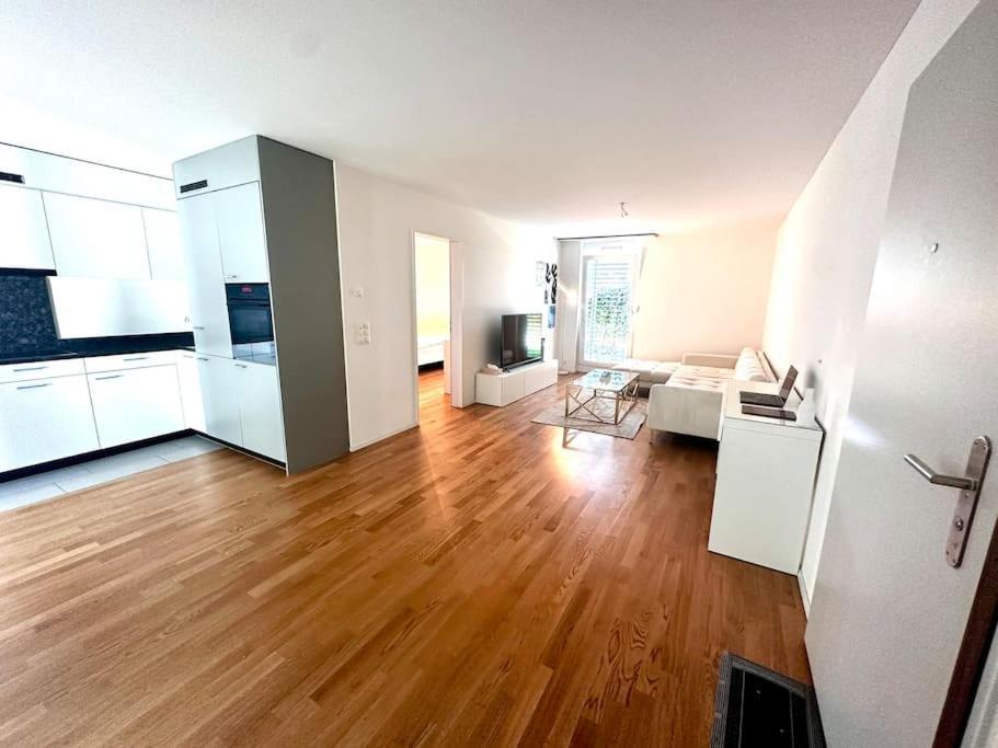 Moderne Wohnung Am Flughafen Opfikon-Glattbrugg Kültér fotó